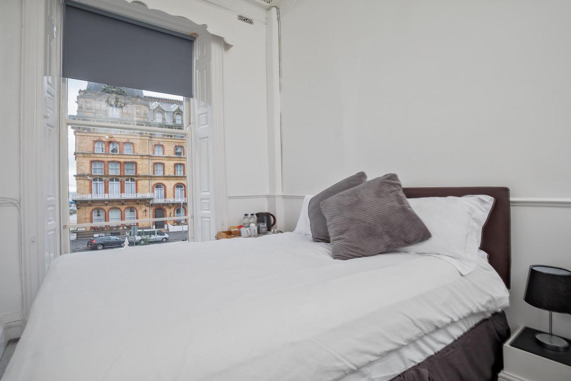 Serenity Guest House Скарборо Екстер'єр фото
