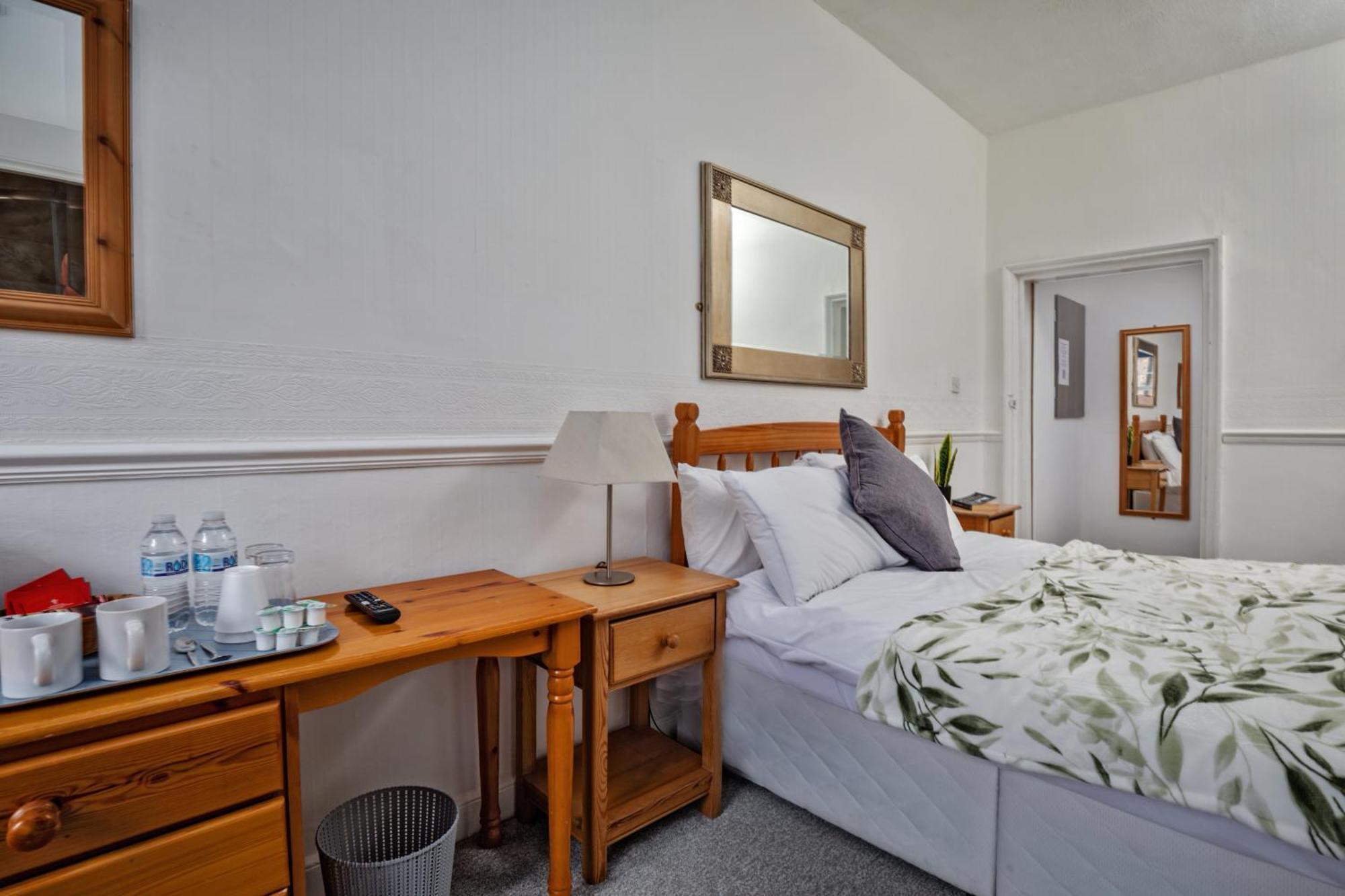 Serenity Guest House Скарборо Екстер'єр фото