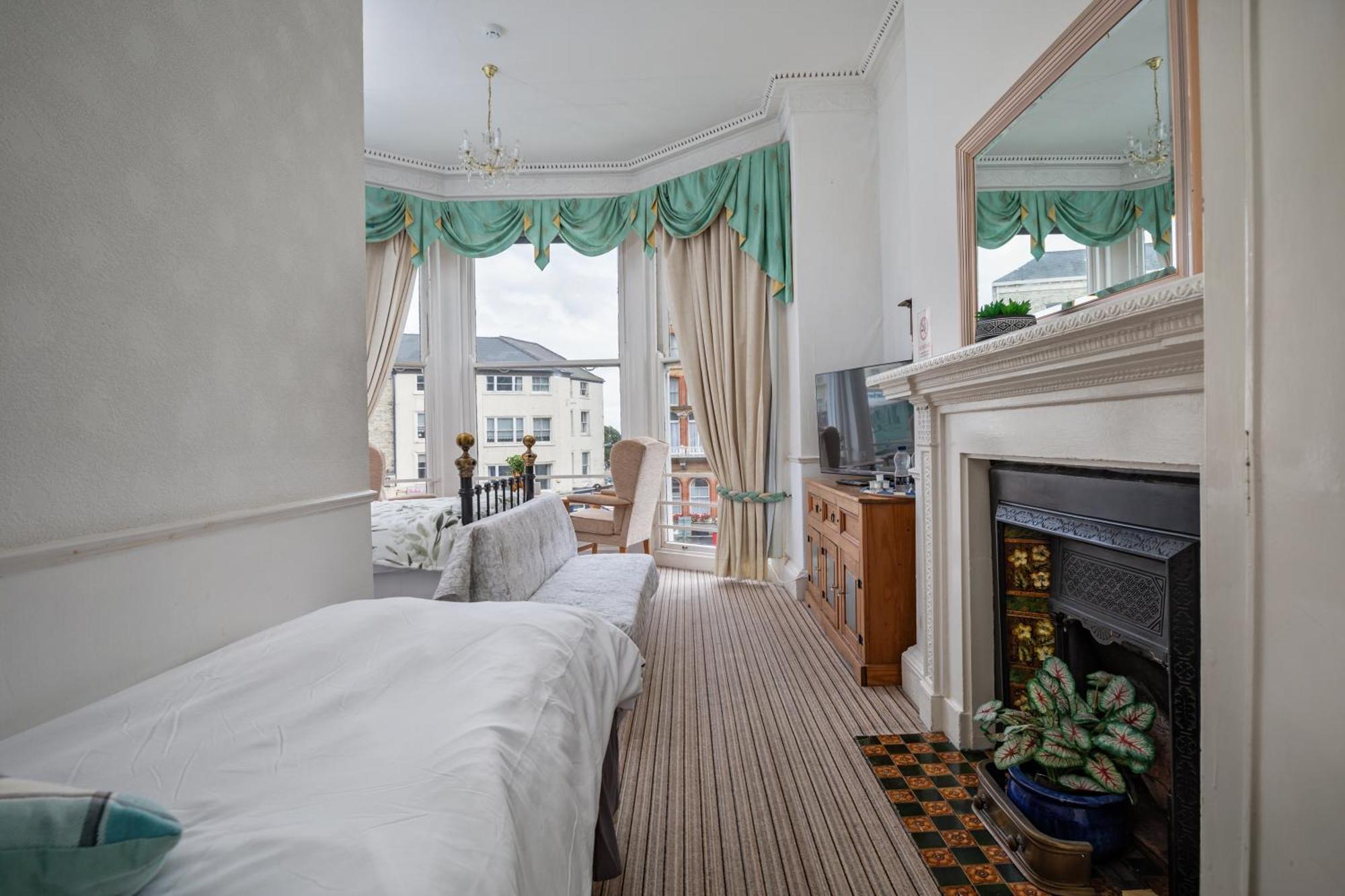 Serenity Guest House Скарборо Екстер'єр фото