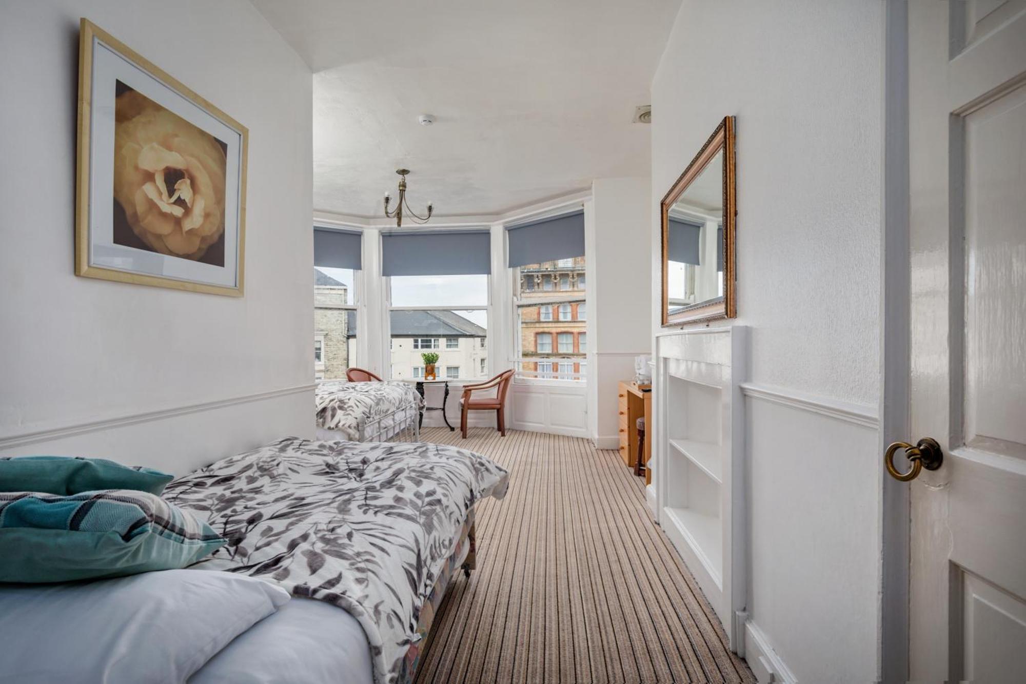 Serenity Guest House Скарборо Екстер'єр фото