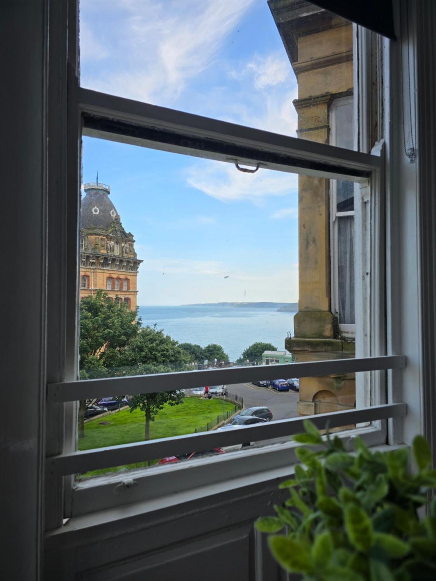 Serenity Guest House Скарборо Екстер'єр фото